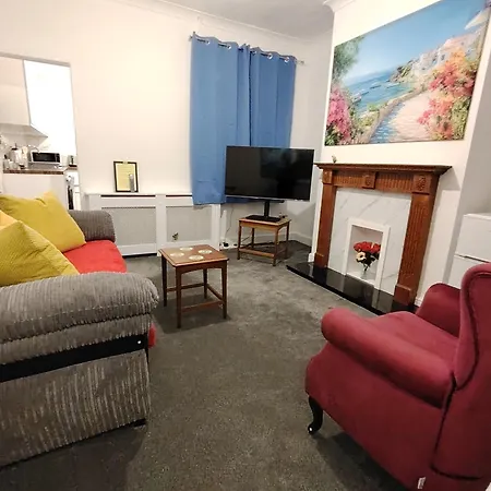 בית נופש Lucky 7 - Ideal For Trade & Family - 2 Bedrooms - 2 Beds - Max 4 Guests - Close To Bae, Docks, District, Beaches