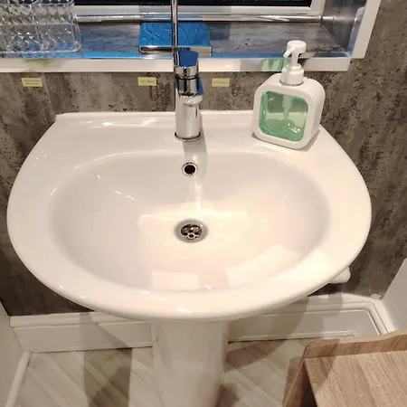 Lucky 7 - Ideal For Trade & Family - 2 Bedrooms - 2 Beds - Max 4 Guests - Close To Bae, Docks, District, Beaches *