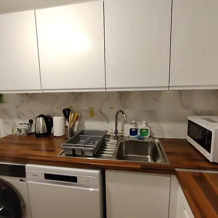 בית נופש Lucky 7 - Ideal For Trade & Family - 2 Bedrooms - 2 Beds - Max 4 Guests - Close To Bae, Docks, District, Beaches