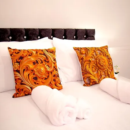 Lucky 7 - Ideal For Trade & Family - 2 Bedrooms - 2 Beds - Max 4 Guests - Close To Bae, Docks, District, Beaches בית נופש *