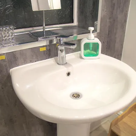 בית נופש Lucky 7 - Ideal For Trade & Family - 2 Bedrooms - 2 Beds - Max 4 Guests - Close To Bae, Docks, District, Beaches בארו אין פרנס