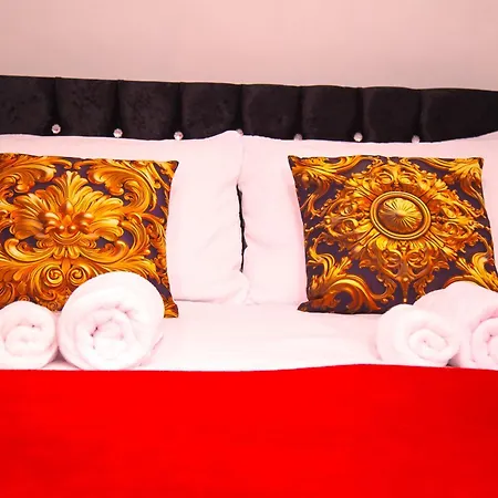 Lucky 7 - Ideal For Trade & Family - 2 Bedrooms - 2 Beds - Max 4 Guests - Close To Bae, Docks, District, Beaches