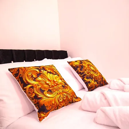 Lucky 7 - Ideal For Trade & Family - 2 Bedrooms - 2 Beds - Max 4 Guests - Close To Bae, Docks, District, Beaches בית נופש