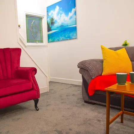 Semesterbostad Lucky 7 - Near Bae, Docks, District - Ideal For Trade & Family - 2 Bedrooms - One Double Bed In Each Bedroom - Max 4 Guests *