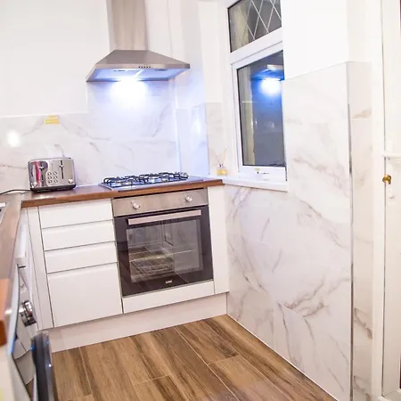 Lucky 7 - Near Bae, Docks, District - Ideal For Trade & Family - 2 Bedrooms - One Double Bed In Each Bedroom - Max 4 Guests Semesterbostad Barrow-in-Furness
