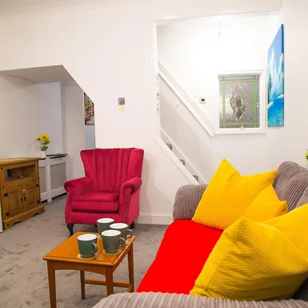 בית נופש Lucky 7 - Ideal For Trade & Family - 2 Bedrooms - 2 Beds - Max 4 Guests - Close To Bae, Docks, District, Beaches *