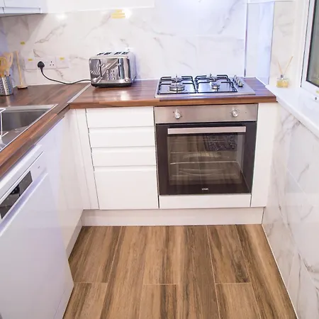 בית נופש Lucky 7 - Ideal For Trade & Family - 2 Bedrooms - 2 Beds - Max 4 Guests - Close To Bae, Docks, District, Beaches