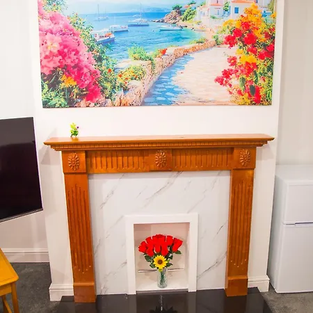 Semesterbostad Lucky 7 - Near Bae, Docks, District - Ideal For Trade & Family - 2 Bedrooms - One Double Bed In Each Bedroom - Max 4 Guests Barrow-in-Furness
