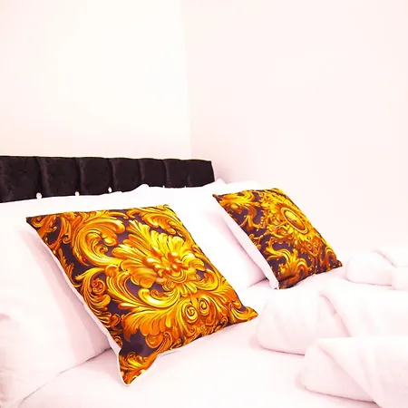 7 - Near Bae, Docks, District - Ideal For Trade & Family - 2 Bedrooms - One Double Bed In Each Bedroom - Max 4 Guests Casa de Férias Barrow-in-Furness