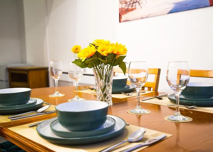 7 - Near Bae, Docks, District - Ideal For Trade & Family - 2 Bedrooms - One Double Bed In Each Bedroom - Max 4 Guests Casa de Férias Barrow-in-Furness