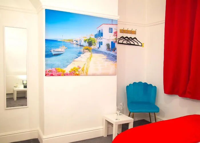 7 - Near Bae, Docks, District - Ideal For Trade & Family - 2 Bedrooms - One Double Bed In Each Bedroom - Max 4 Guests Casa de Férias