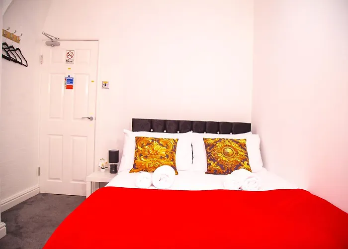 Casa de Férias 7 - Near Bae, Docks, District - Ideal For Trade & Family - 2 Bedrooms - One Double Bed In Each Bedroom - Max 4 Guests *