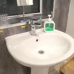 Σπίτι διακοπών 7 - Near Bae, Docks, District - Ideal For Trade & Family - 2 Bedrooms - One Double Bed In Each Bedroom - Max 4 Guests Barrow-in-Furness