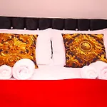 7 - Near Bae, Docks, District - Ideal For Trade & Family - 2 Bedrooms - One Double Bed In Each Bedroom - Max 4 Guests