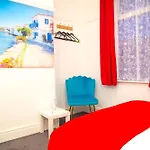 Lucky 7 - Near Bae, Docks, District - Ideal For Trade & Family - 2 Bedrooms - One Double Bed In Each Bedroom - Max 4 Guests *