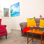 Lucky 7 - Near Bae, Docks, District - Ideal For Trade & Family - 2 Bedrooms - One Double Bed In Each Bedroom - Max 4 Guests Barrow-in-Furness