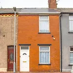 Σπίτι διακοπών 7 - Near Bae, Docks, District - Ideal For Trade & Family - 2 Bedrooms - One Double Bed In Each Bedroom - Max 4 Guests