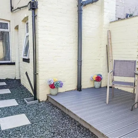 Lucky 7 - Ideal For Trade & Family - 2 Bedrooms - 2 Beds - Max 4 Guests - Close To Bae, Docks, District, Beaches *