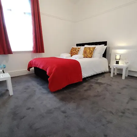 Hébergement de vacances Lucky 7 - Ideal For Trade & Family - 2 Bedrooms - 2 Beds - Max 4 Guests - Close To Bae, Docks, District, Beaches *