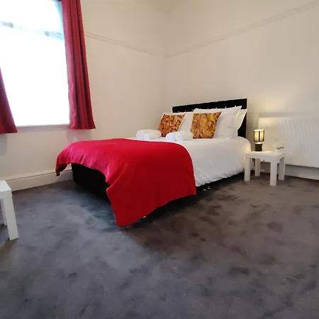 Lucky 7 - Ideal For Trade & Family - 2 Bedrooms - 2 Beds - Max 4 Guests - Close To Bae, Docks, District, Beaches