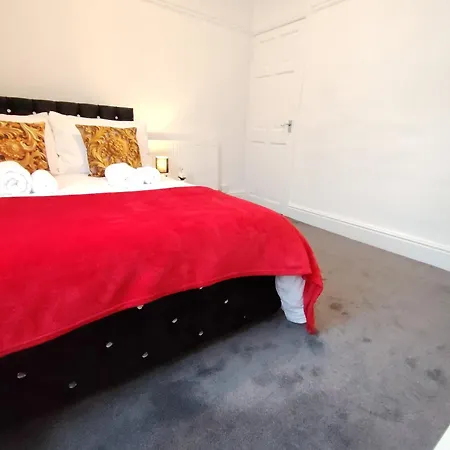 Hébergement de vacances Lucky 7 - Ideal For Trade & Family - 2 Bedrooms - 2 Beds - Max 4 Guests - Close To Bae, Docks, District, Beaches *