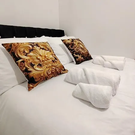 Lucky 7 - Ideal For Trade & Family - 2 Bedrooms - 2 Beds - Max 4 Guests - Close To Bae, Docks, District, Beaches Barrow-in-Furness