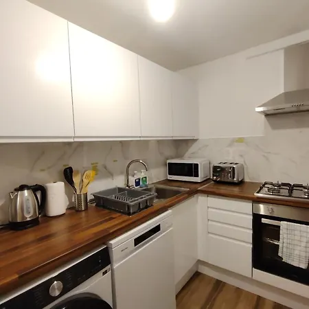 Lucky 7 - Ideal For Trade & Family - 2 Bedrooms - 2 Beds - Max 4 Guests - Close To Bae, Docks, District, Beaches Hébergement de vacances Barrow-in-Furness