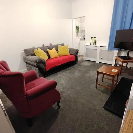 Hébergement de vacances Lucky 7 - Ideal For Trade & Family - 2 Bedrooms - 2 Beds - Max 4 Guests - Close To Bae, Docks, District, Beaches