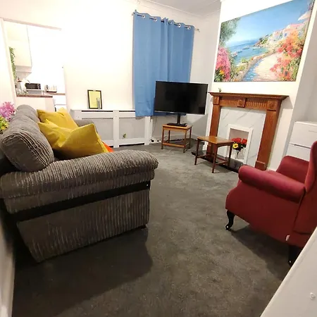 Hébergement de vacances Lucky 7 - Ideal For Trade & Family - 2 Bedrooms - 2 Beds - Max 4 Guests - Close To Bae, Docks, District, Beaches *