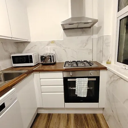 Hébergement de vacances Lucky 7 - Ideal For Trade & Family - 2 Bedrooms - 2 Beds - Max 4 Guests - Close To Bae, Docks, District, Beaches