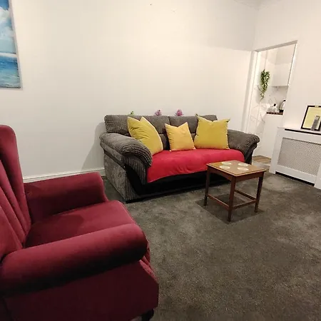 Lucky 7 - Ideal For Trade & Family - 2 Bedrooms - 2 Beds - Max 4 Guests - Close To Bae, Docks, District, Beaches