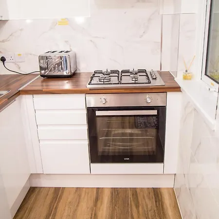 Ferienhaus Lucky 7 - Near Bae, Docks, District - Ideal For Trade & Family - 2 Bedrooms - One Double Bed In Each Bedroom - Max 4 Guests