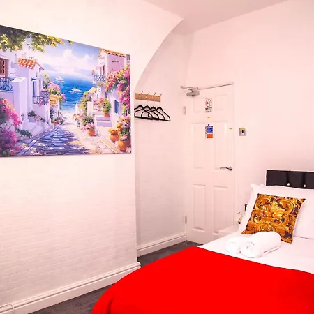 Lucky 7 - Ideal For Trade & Family - 2 Bedrooms - 2 Beds - Max 4 Guests - Close To Bae, Docks, District, Beaches