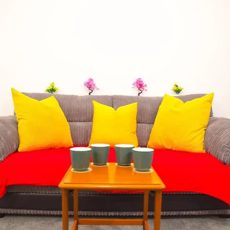 Lucky 7 - Near Bae, Docks, District - Ideal For Trade & Family - 2 Bedrooms - One Double Bed In Each Bedroom - Max 4 Guests Ferienhaus *