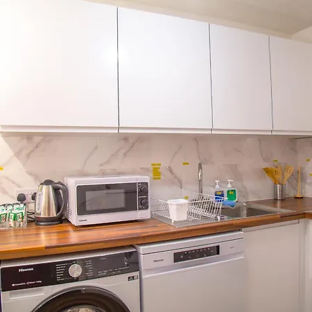 Ferienhaus Lucky 7 - Near Bae, Docks, District - Ideal For Trade & Family - 2 Bedrooms - One Double Bed In Each Bedroom - Max 4 Guests *