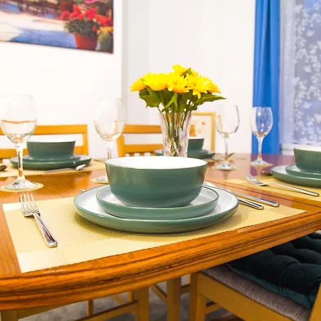 Lucky 7 - Near Bae, Docks, District - Ideal For Trade & Family - 2 Bedrooms - One Double Bed In Each Bedroom - Max 4 Guests Barrow-in-Furness