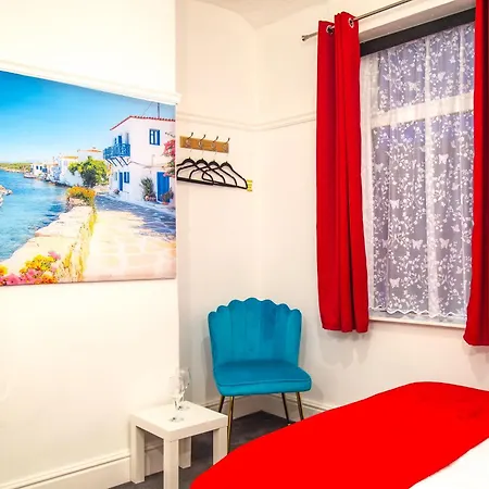 Hébergement de vacances Lucky 7 - Ideal For Trade & Family - 2 Bedrooms - 2 Beds - Max 4 Guests - Close To Bae, Docks, District, Beaches Barrow-in-Furness