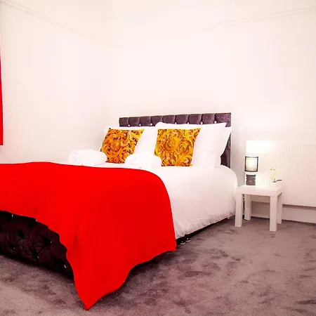 7 - Near Bae, Docks, District - Ideal For Trade & Family - 2 Bedrooms - One Double Bed In Each Bedroom - Max 4 Guests * Barrow-in-Furness