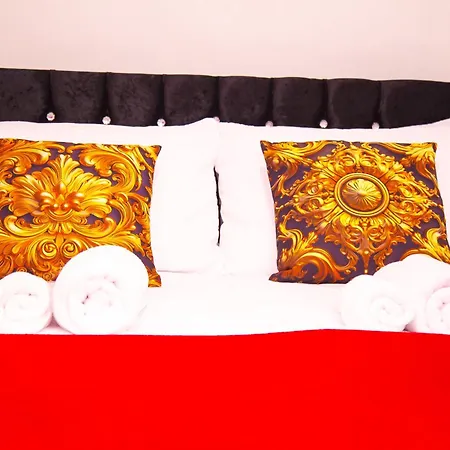 7 - Near Bae, Docks, District - Ideal For Trade & Family - 2 Bedrooms - One Double Bed In Each Bedroom - Max 4 Guests