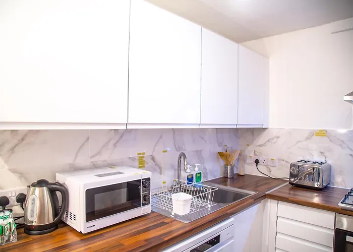 Barrow 7 - Near Bae, Docks, Lake District - Ideal For Trade & Family - 2 Bedrooms - One Double Bed In Each Bedroom - Max 4 Guests *