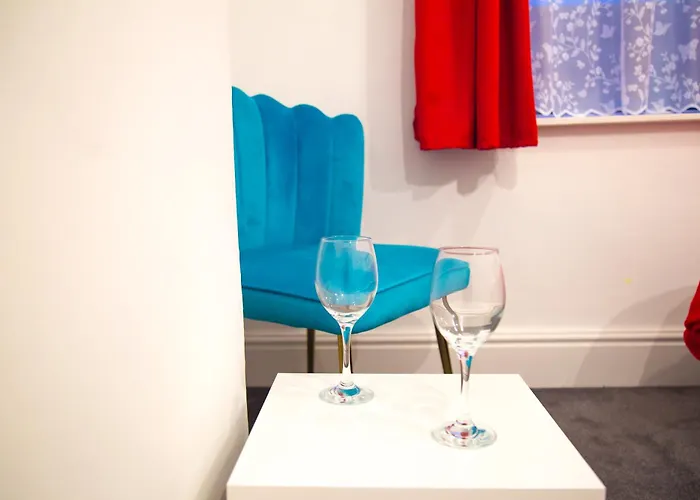 Barrow 7 - Near Bae, Docks, Lake District - Ideal For Trade & Family - 2 Bedrooms - One Double Bed In Each Bedroom - Max 4 Guests * Barrow-in-Furness