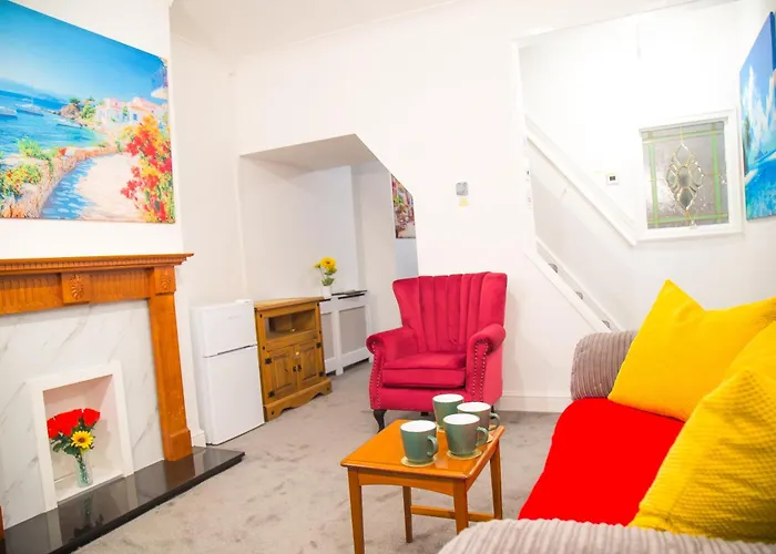 Barrow 7 - Near Bae, Docks, Lake District - Ideal For Trade & Family - 2 Bedrooms - One Double Bed In Each Bedroom - Max 4 Guests