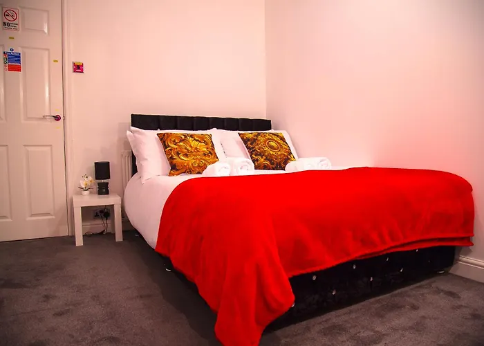 7 - Near Bae, Docks, District - Ideal For Trade & Family - 2 Bedrooms - One Double Bed In Each Bedroom - Max 4 Guests Dom wakacyjny *