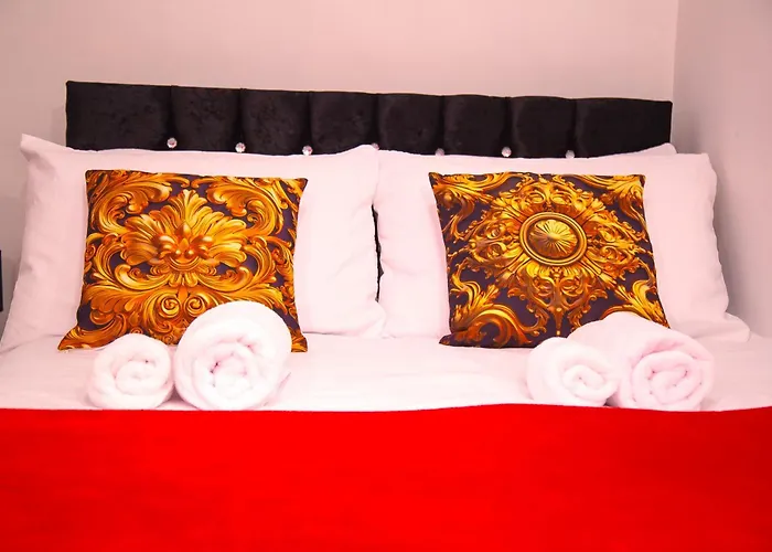 7 - Near Bae, Docks, District - Ideal For Trade & Family - 2 Bedrooms - One Double Bed In Each Bedroom - Max 4 Guests