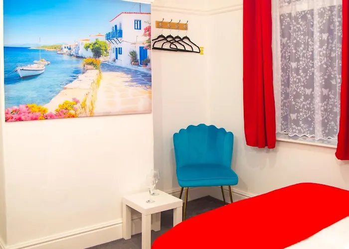 Сasa de vacaciones 7 - Near Bae, Docks, District - Ideal For Trade & Family - 2 Bedrooms - One Double Bed In Each Bedroom - Max 4 Guests