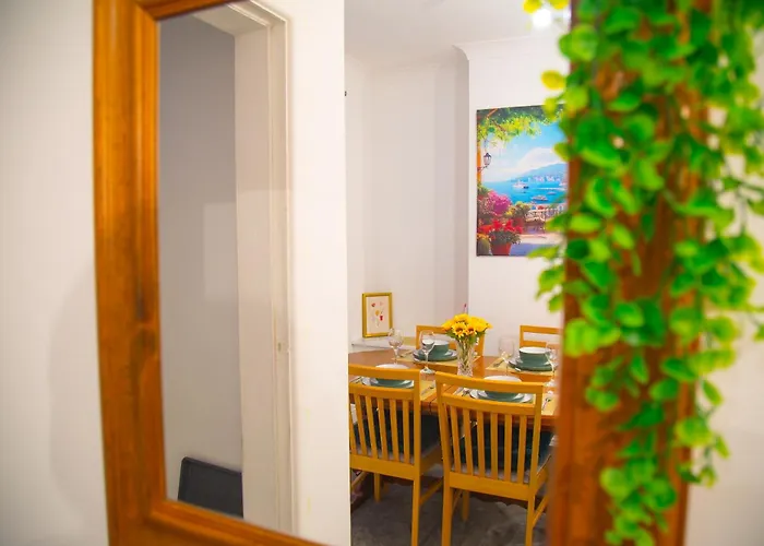 Barrow 7 - Near Bae, Docks, Lake District - Ideal For Trade & Family - 2 Bedrooms - One Double Bed In Each Bedroom - Max 4 Guests