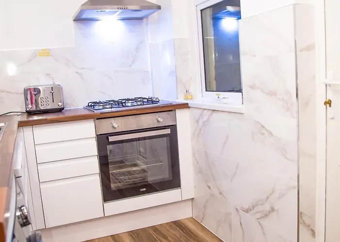 Barrow 7 - Near Bae, Docks, Lake District - Ideal For Trade & Family - 2 Bedrooms - One Double Bed In Each Bedroom - Max 4 Guests Holiday home Barrow-in-Furness