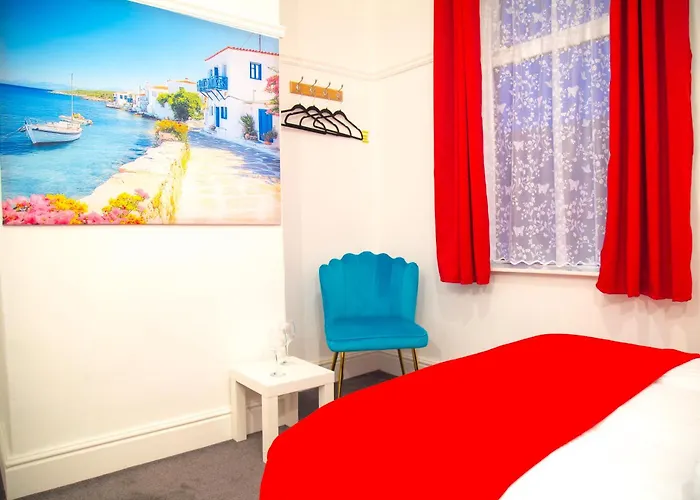 Barrow 7 - Near Bae, Docks, Lake District - Ideal For Trade & Family - 2 Bedrooms - One Double Bed In Each Bedroom - Max 4 Guests *