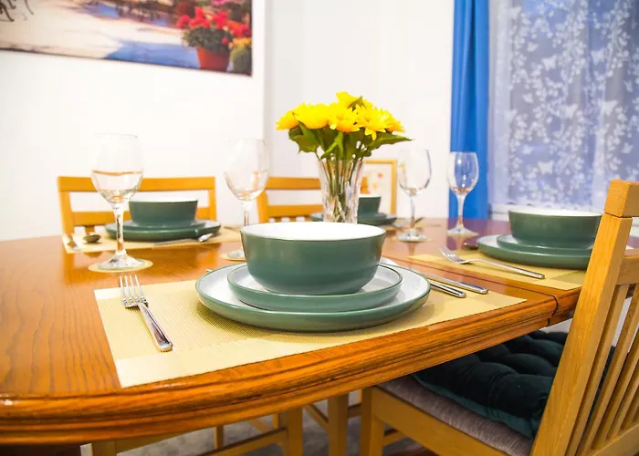 Barrow 7 - Near Bae, Docks, Lake District - Ideal For Trade & Family - 2 Bedrooms - One Double Bed In Each Bedroom - Max 4 Guests Barrow-in-Furness