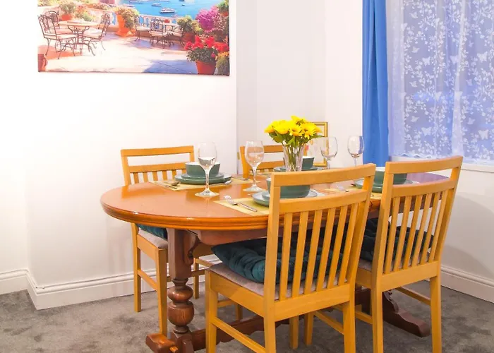 Сasa de vacaciones 7 - Near Bae, Docks, District - Ideal For Trade & Family - 2 Bedrooms - One Double Bed In Each Bedroom - Max 4 Guests Barrow-in-Furness